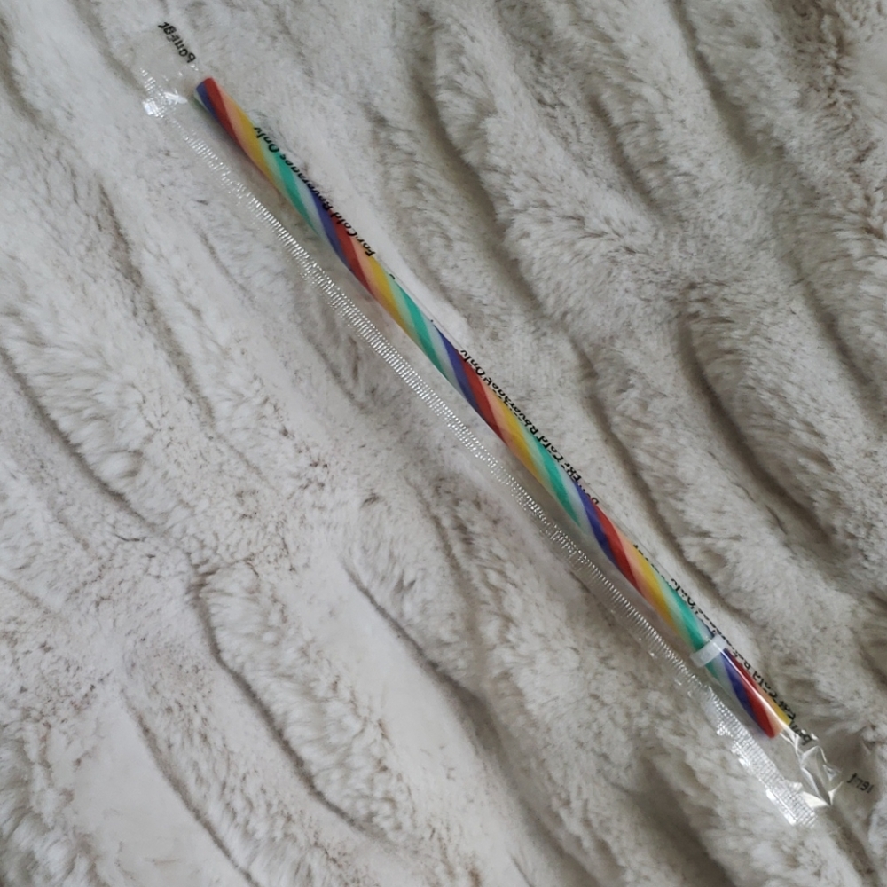 $3 w/bundles over $15! Single confetti cup straw!